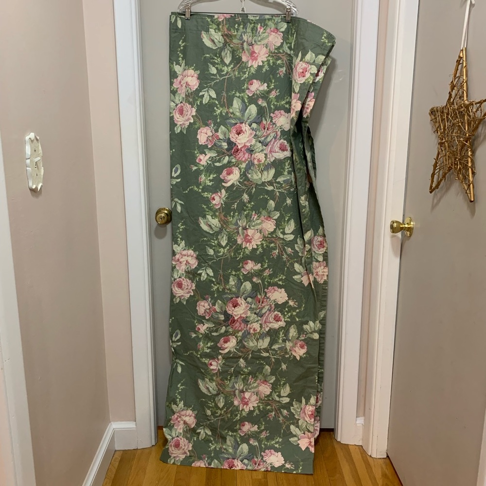 Floral cloth shower curtain